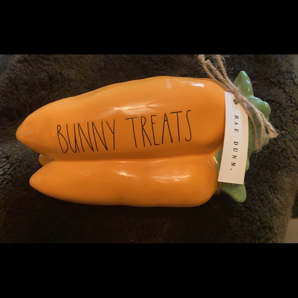 Rae Dunn carrots 🥕